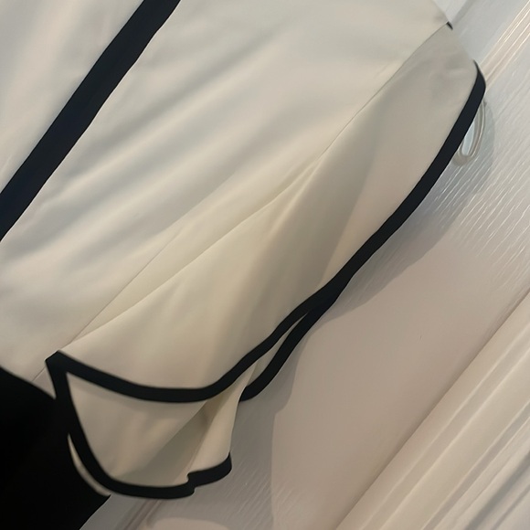 Vince Camuto Crop Jumper Romper Winter White Black Sz 4 Zip Split Flair Back Leg - Picture 8 of 16